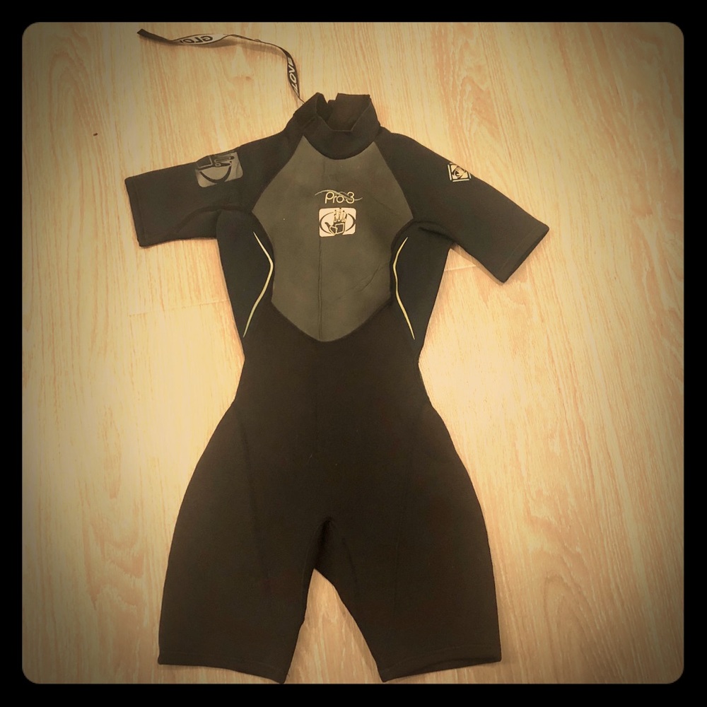 Bodyglove pro 3 wetsuit